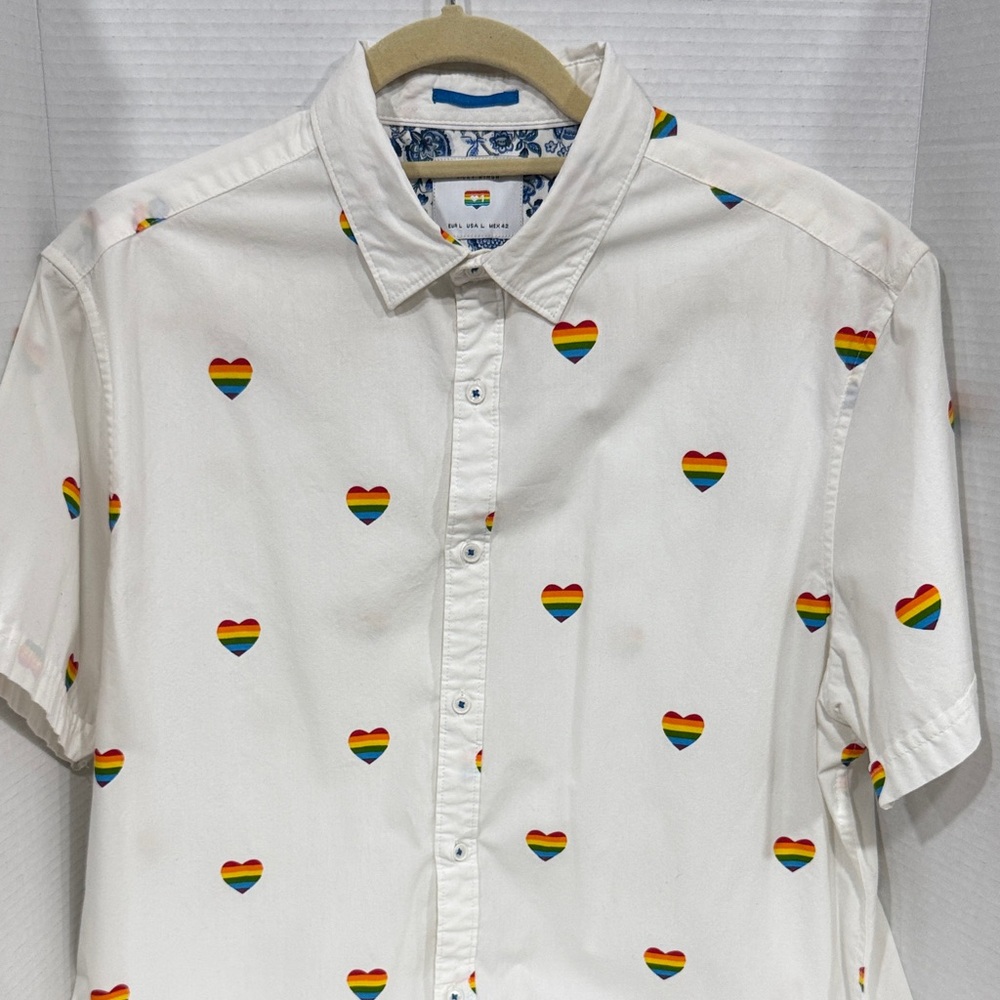 Denim & Flower White Short-Sleeve Button-Up Shirt with Red Heart Print